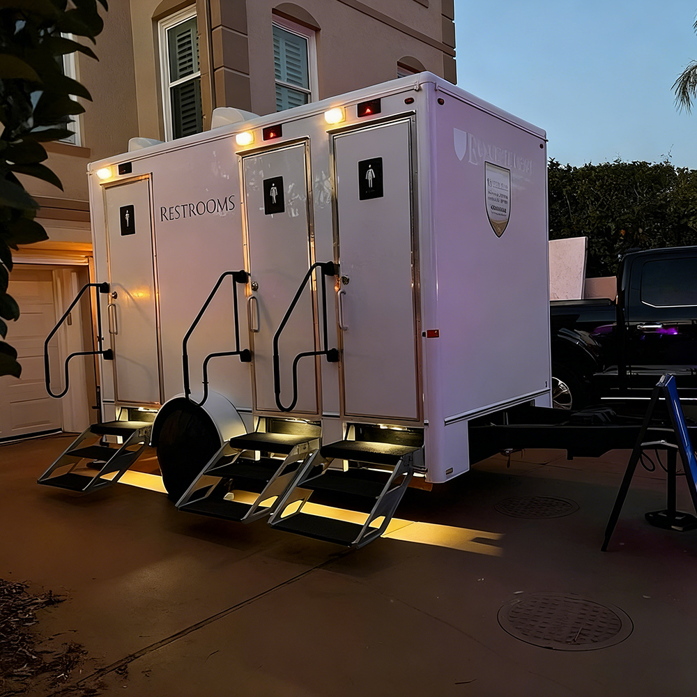 Mobile Toilet Trailer Luxury 3 – Outdoor Camping Rentals Bewertung und Preis